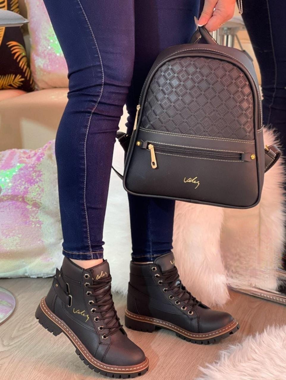 COLECCIÓN BOTINES + BOLSO | VÉLEZ