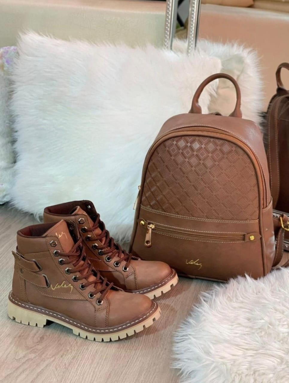 COLECCIÓN BOTINES + BOLSO | VÉLEZ