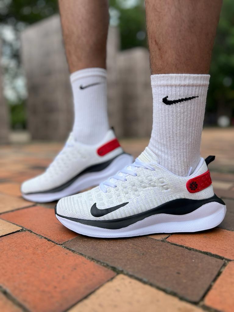 NIKE ® REACT INFINITY RUN